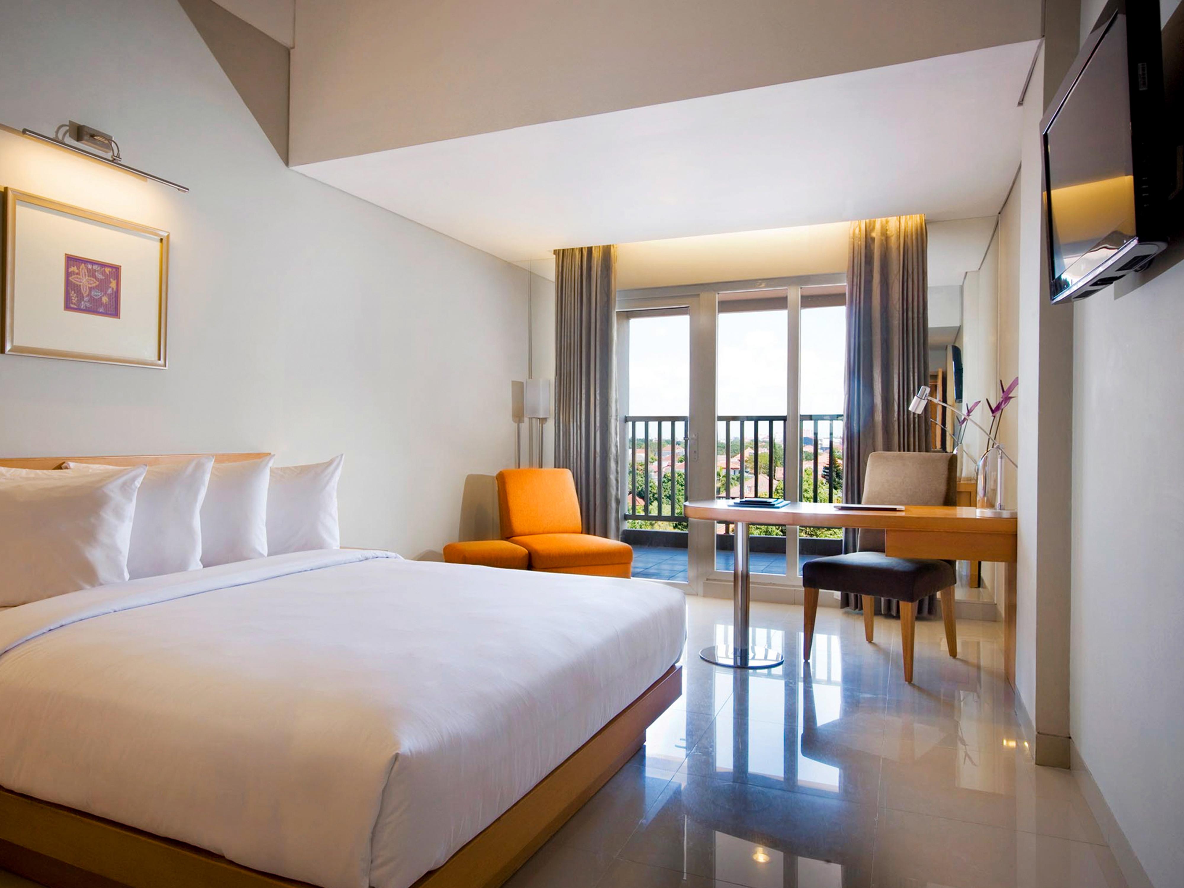 The Capital Hotel Surabaya Exteriör bild