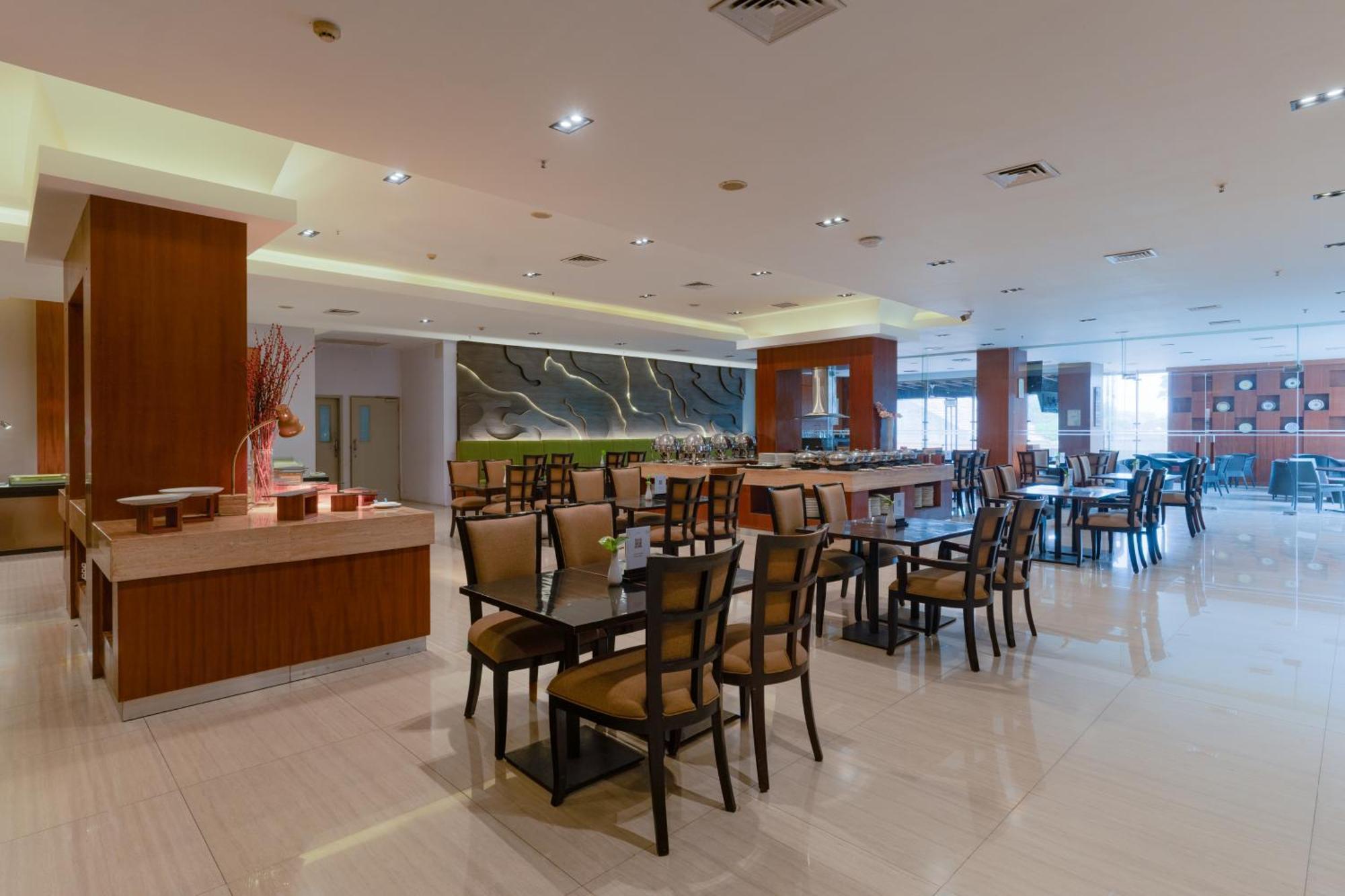 The Capital Hotel Surabaya Exteriör bild