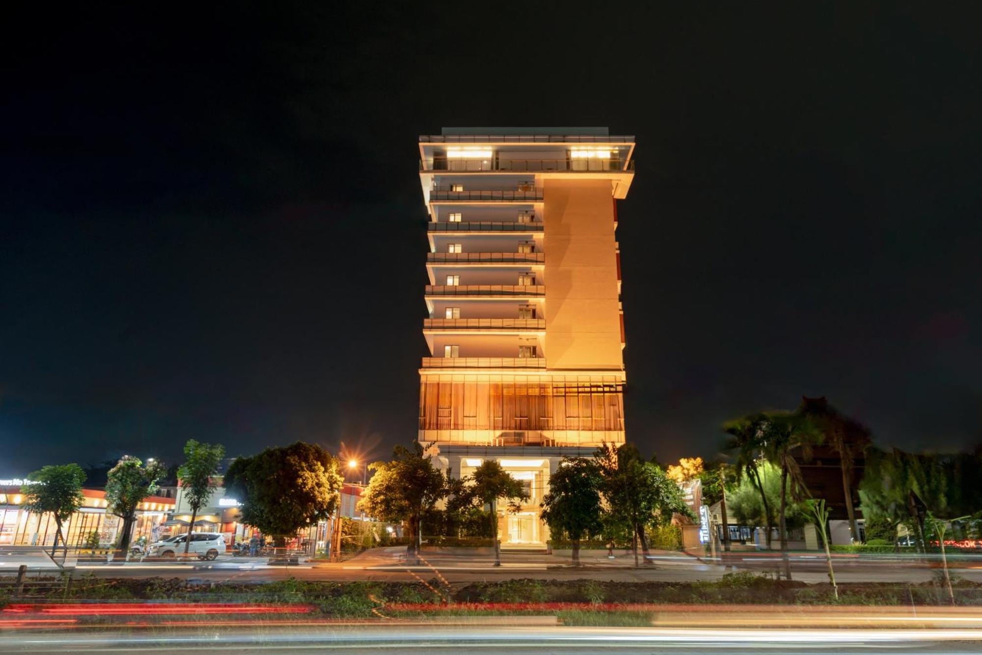 The Capital Hotel Surabaya Exteriör bild