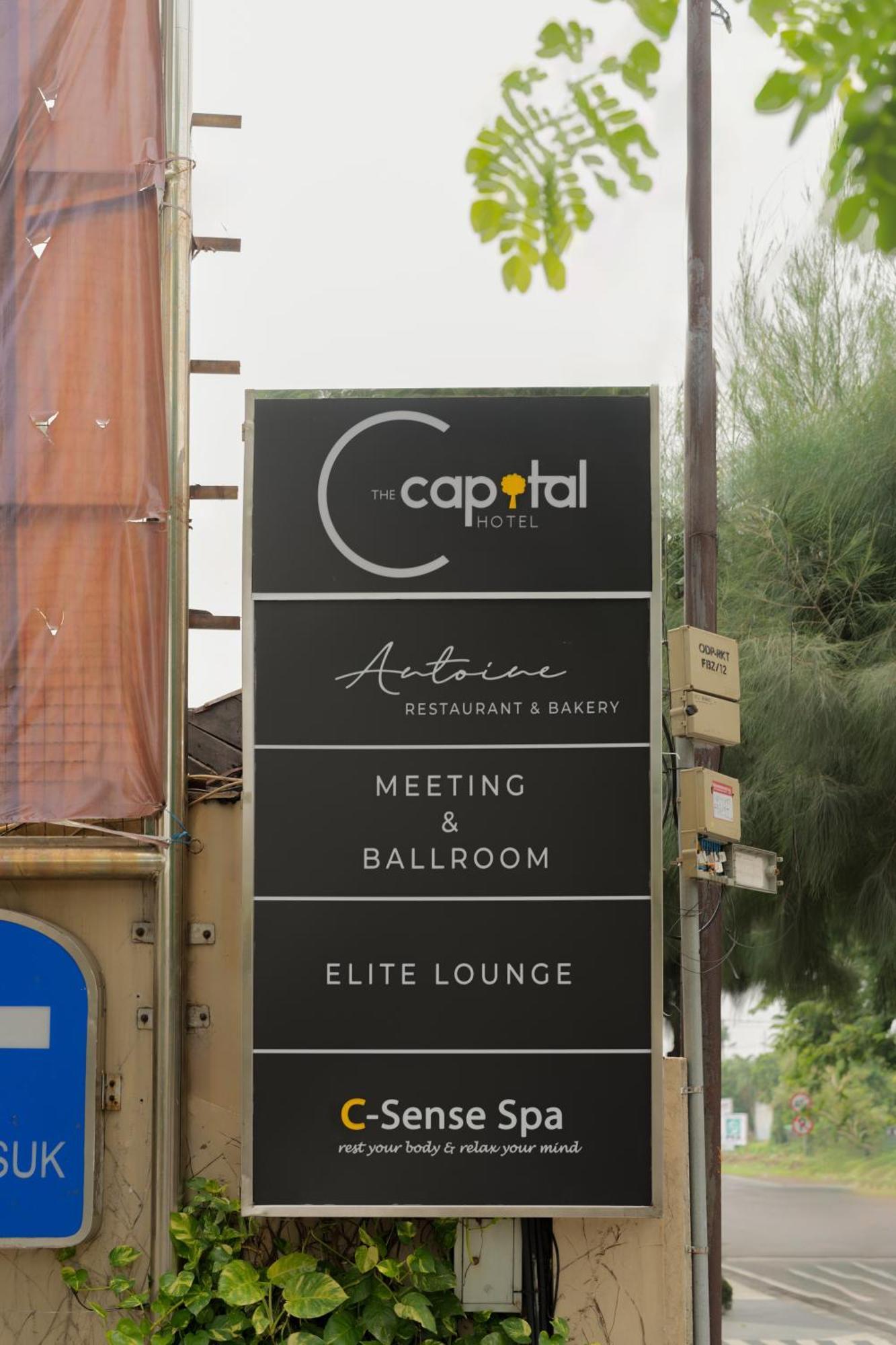 The Capital Hotel Surabaya Exteriör bild