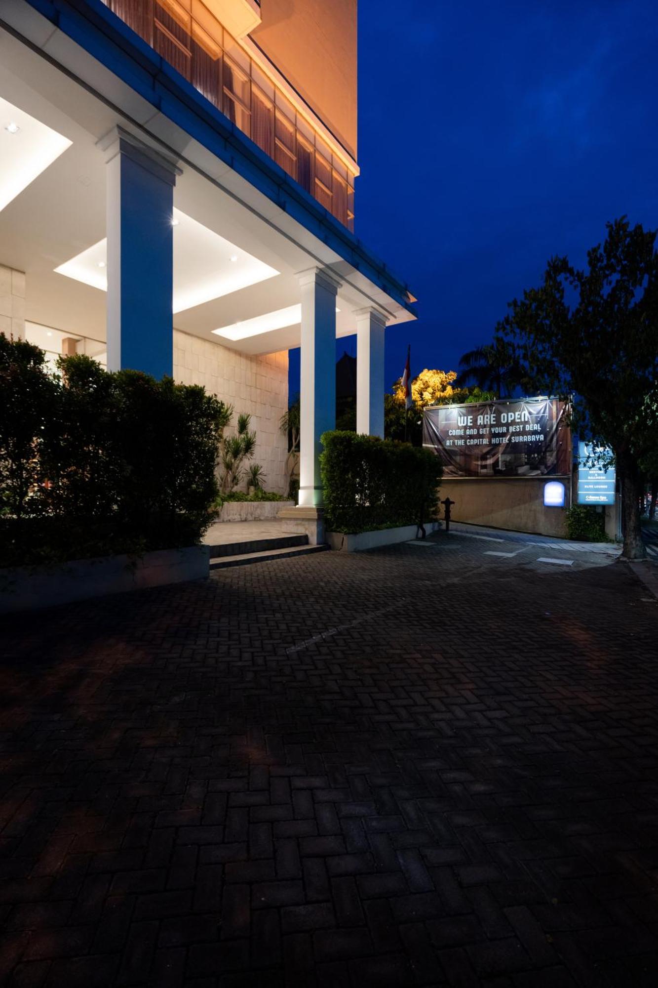 The Capital Hotel Surabaya Exteriör bild
