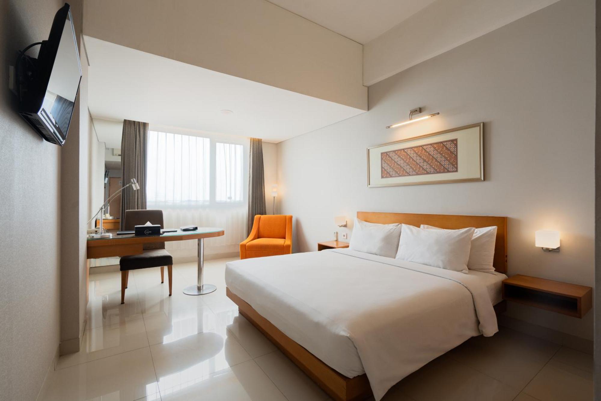 The Capital Hotel Surabaya Exteriör bild