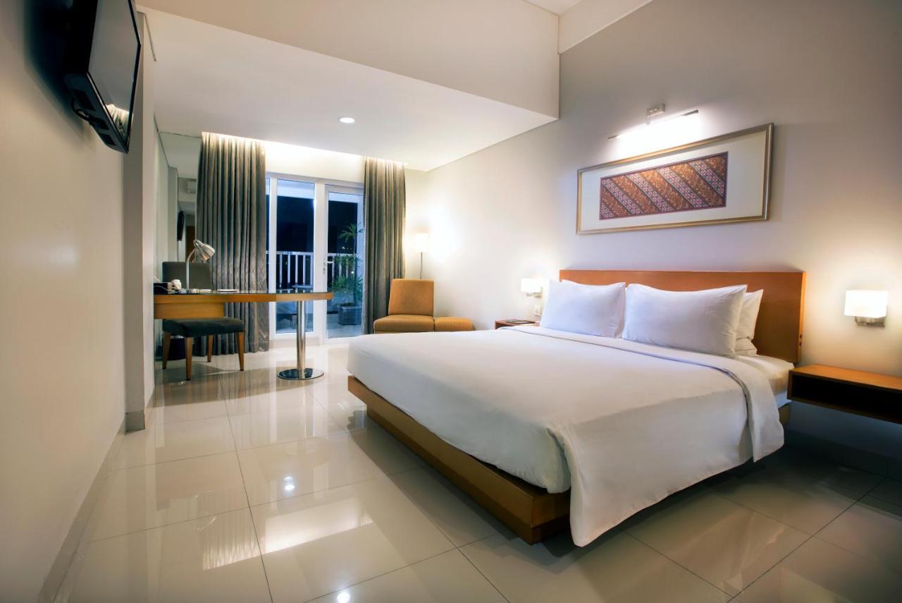 The Capital Hotel Surabaya Exteriör bild
